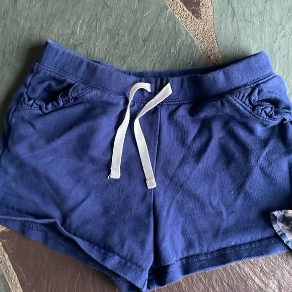 2 Pairs of Shorts - Picture 4 of 6